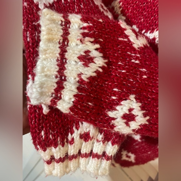 Pink Rose Red and White Sweater Hoodie, Size XS, Kangaroo Pocket, Slit Hem - Picture 5 of 9